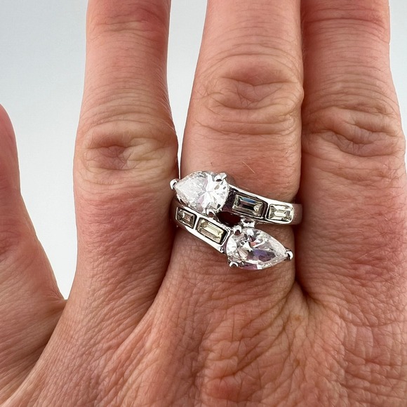 Vintage 18K HGE Cocktail Ring Size 7/7.5 Pear & Baguette Cut Stones Bypass Style - Picture 2 of 9